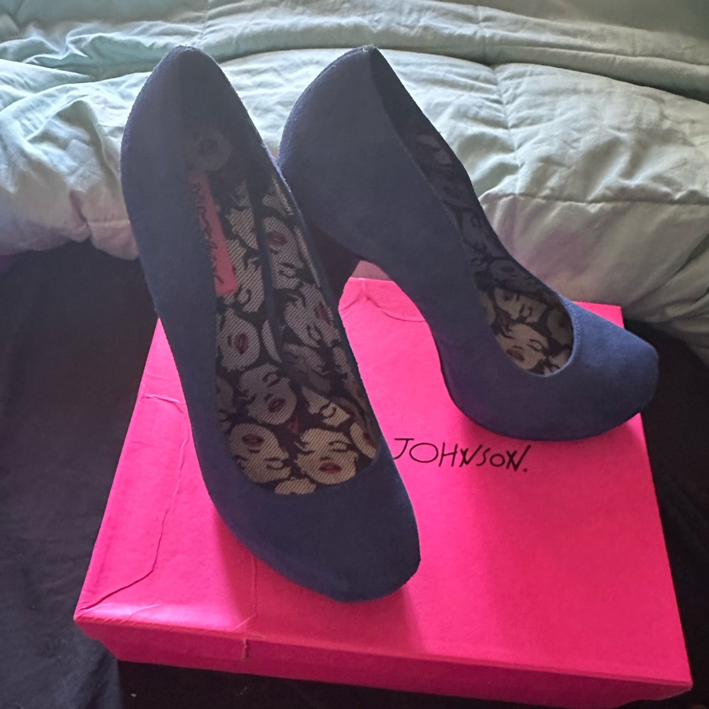 Betsey Johnson blue Marilyn Monroe heels
